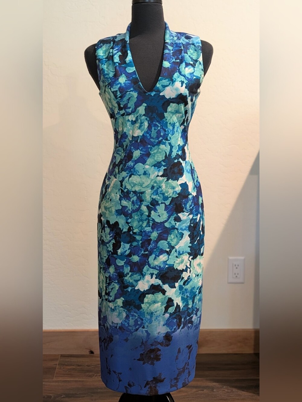 Vince Camuto Floral Blue Teal V-neck Sleeveless Fitted Sheath Dress Size 6
